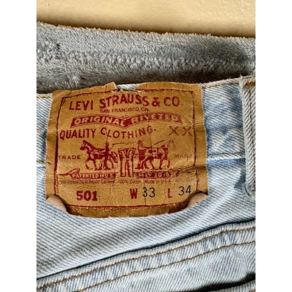 Vintage 90s Levis 501 Jeans Men Straight Leg Denim Blue Light Wash 33x34 USA